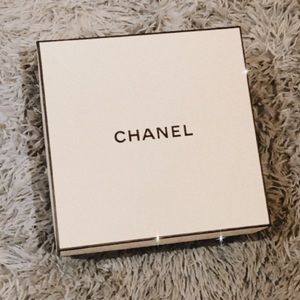 Large Chanel box 📦